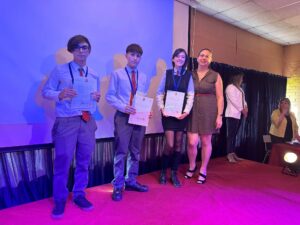 Liceo Mixto Bicentenario realizó emotiva ceremonia de premiación a la excelencia Académica