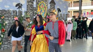 Liceo Mixto Bicentenario realizó colorida comparsa para celebrar el Día del Libro