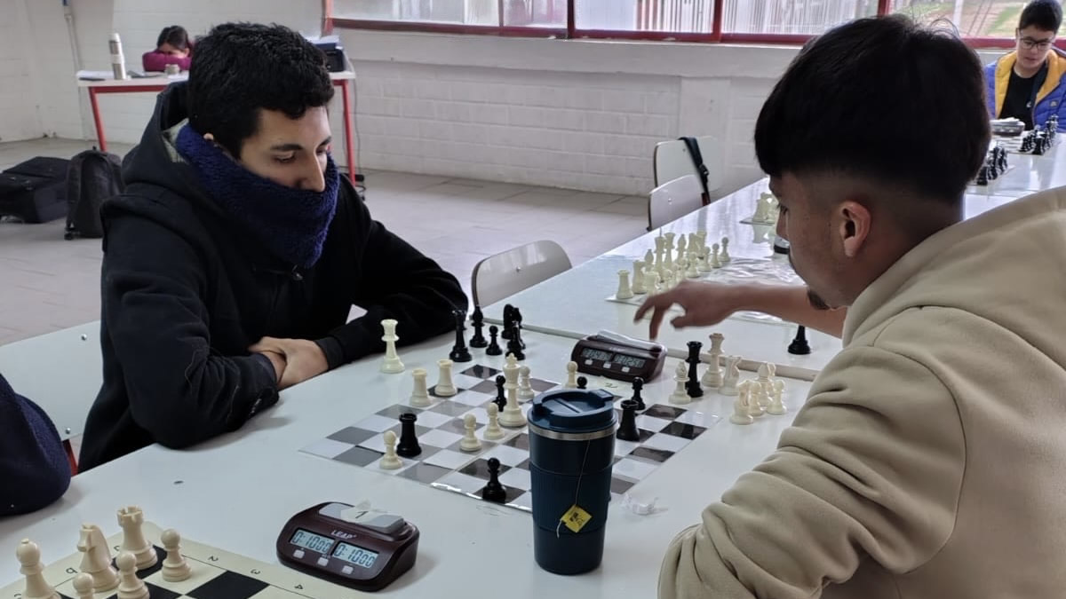 Jaque mate a la rutina: con éxito se desarrolló torneo de ajedrez del ...