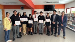 Estudiantes destacados del Liceo Particular  Mixto recibieron beca del preuniversitario Cpech